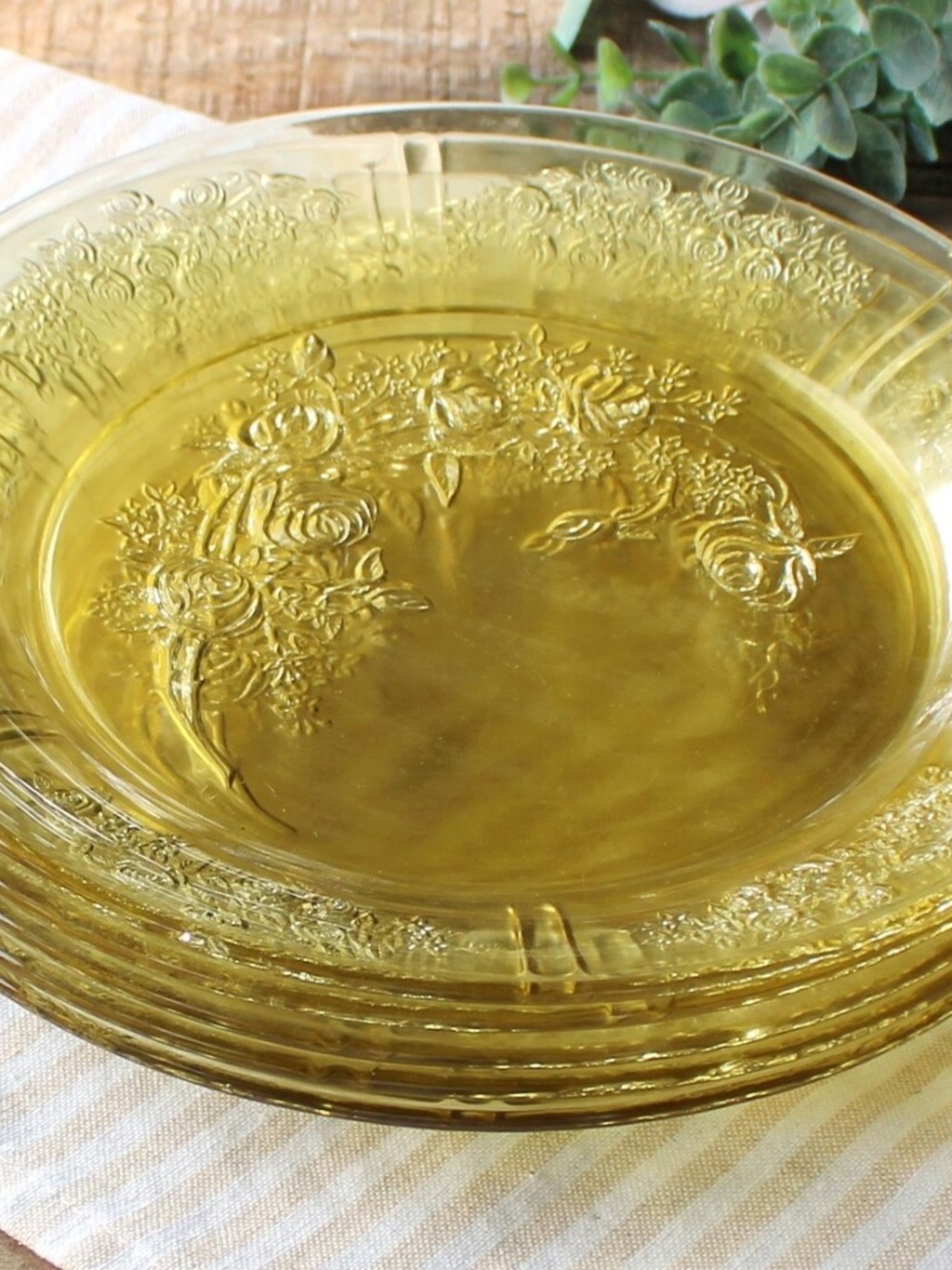 4 VTG Federal Depression Glass Yellow Amber Sharon Cabbage Rose 9" Dinner Plates